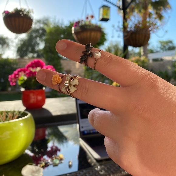 Set of 4 Forever 21 Rings - Picture 1 of 7